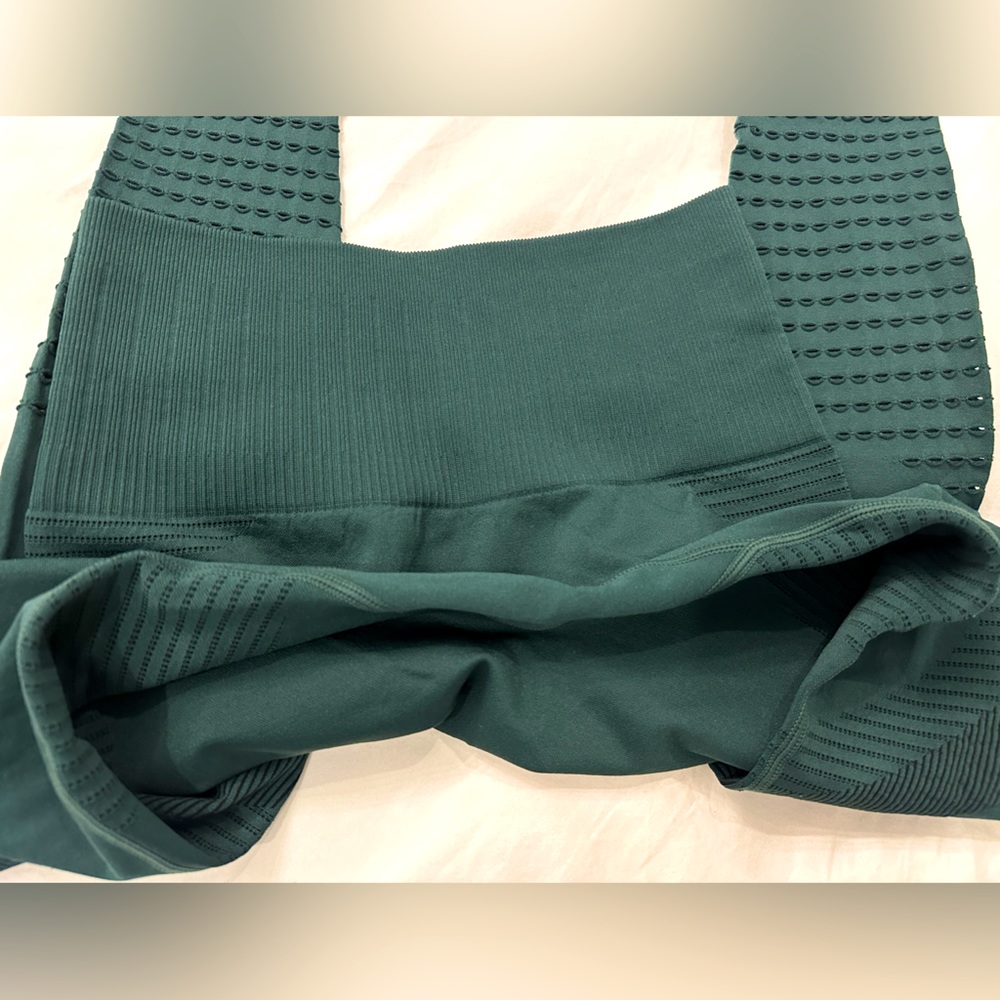 Green yoga pants legging size small - Picture 7 of 8